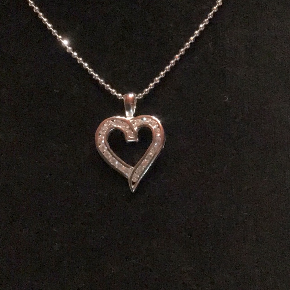 New Fashion Channel Set Heart Necklace 16”Lw/ 2” ext. Silvertone,rhodium